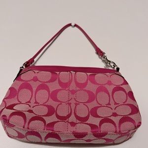 Coach vintage fuchsia pink canvas mini signature handbag 🤍💗